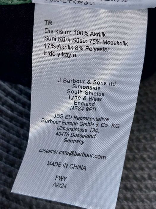 Czapka zimowa Barbour Saltburn Beanie z pomponem damska