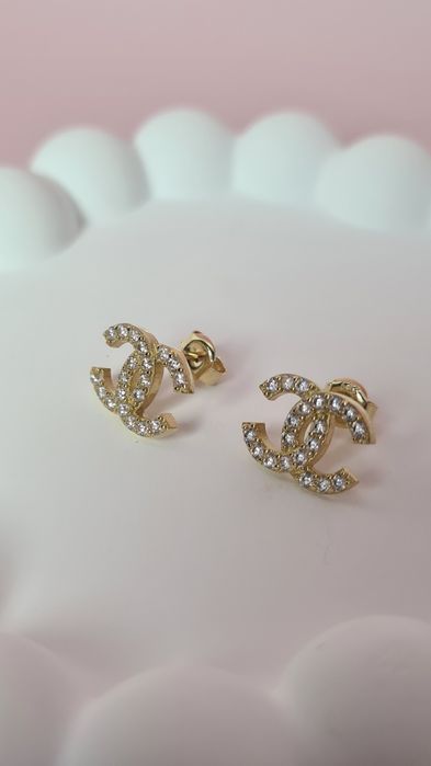 Złote kolczyki wkręty typu Chanel małe białe cyrkonie błyszczące 585