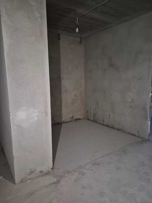 Продаж квартири під комерцію або житло.