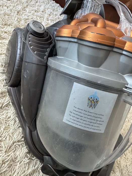 Продам пилосос dyson