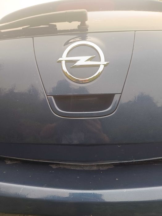 Opel Astra j hatchback klapa tył Z22A