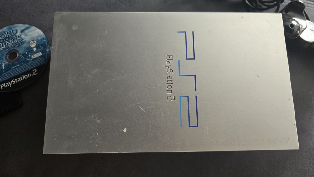 Konsola PlayStation 2 Fat PS2 Satin silver SCPH-50003 pad gra karta pamięci Sony
