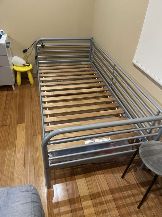 Cama ikea svärta