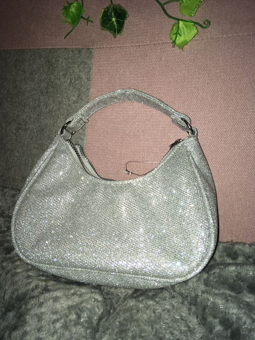 Mała błyszcząca srebrna torebka