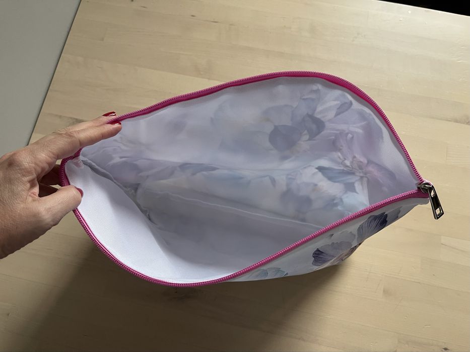 Duża kosmetyczka podróżna 40* 28 cm