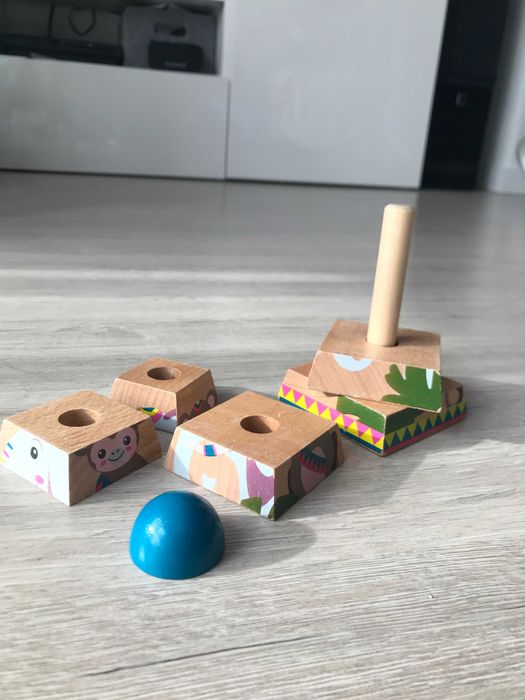 drewniana piramida sorter zwierzęta