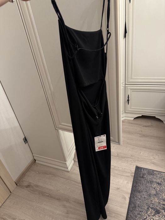 Літня сукня на бретелях Bershka, Сукня з відкритою спиною та розрізами