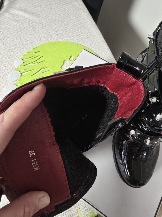 Stylowe Botki Workery na Słupku – Efekt Croco i Ćwieki