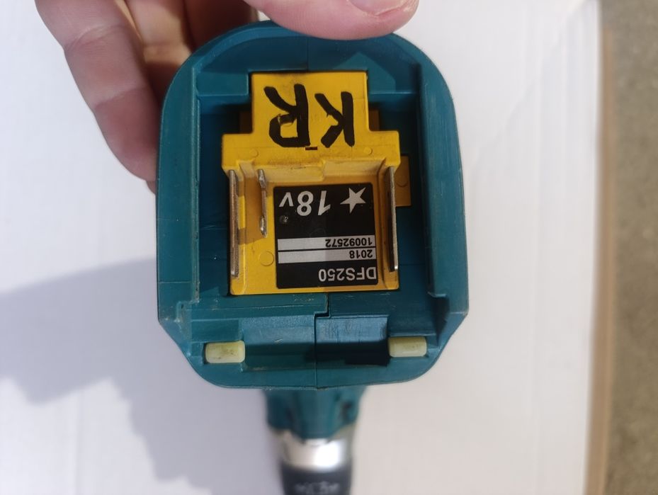 Wkrętarka Makita dfs250