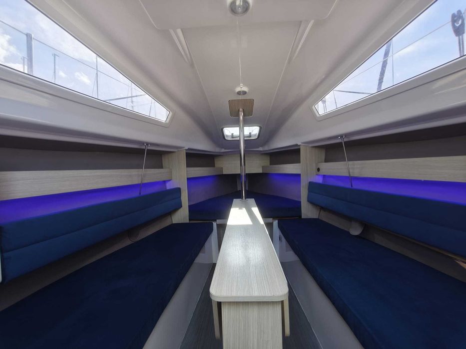 Czarter jachtu żaglowego Maxus 24 EVO