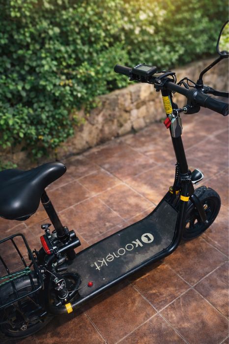 Trotinet elétrica com assento