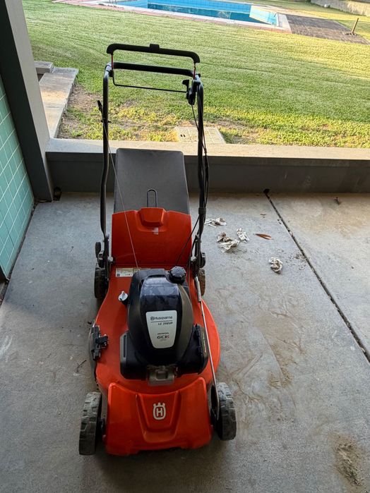 Corta Relvas Husqvarna LC356VP