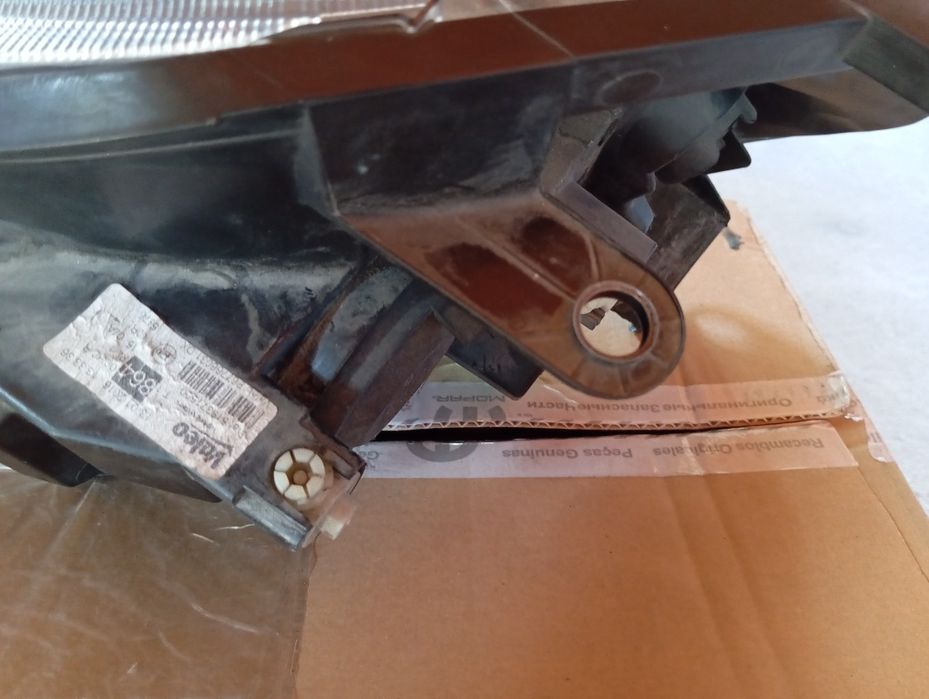 Ótica  direita Fiat Punto ano 2016