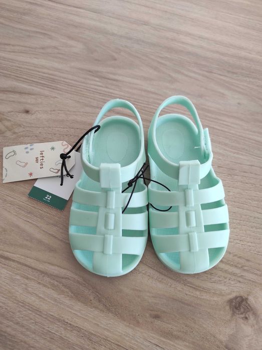 Sandália com tiras barefoot