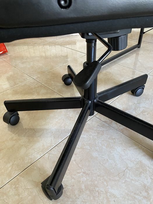 Secretaria HOMA e cadeira IKEA