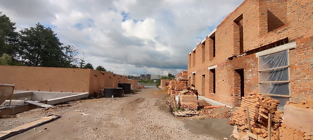 Продаж таунхауса без комісії! В місті біля озера на етапі будівництва