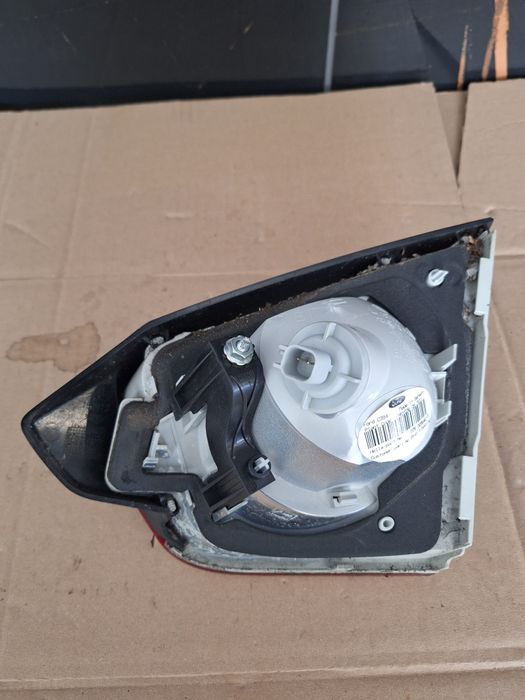 Lampa tylna lewa w klapę Ford Kuga Mk1