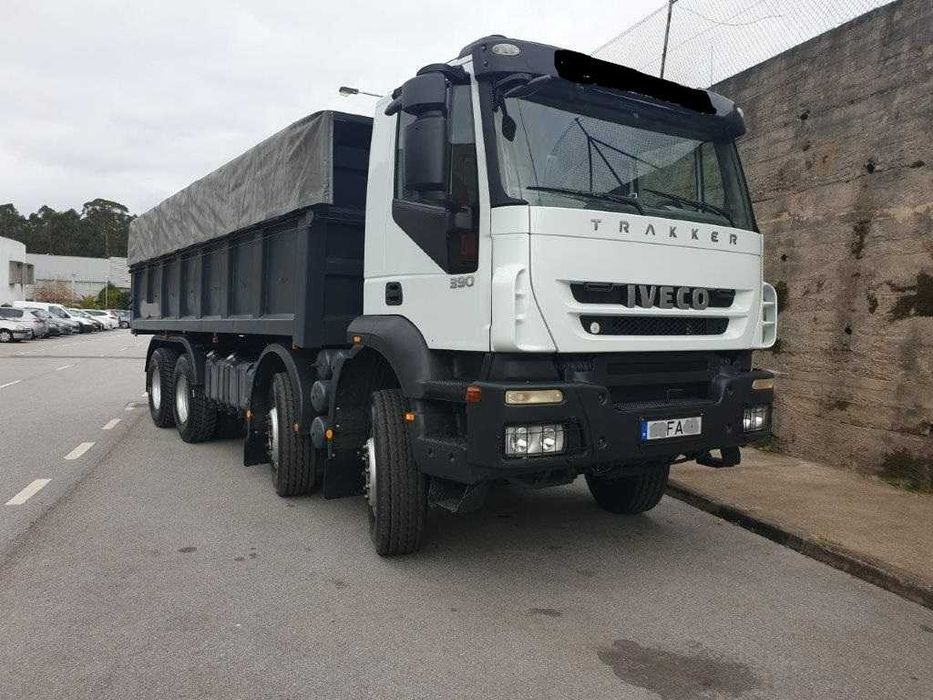 Iveco Trakker 360 8x4 Basculante - Nacional