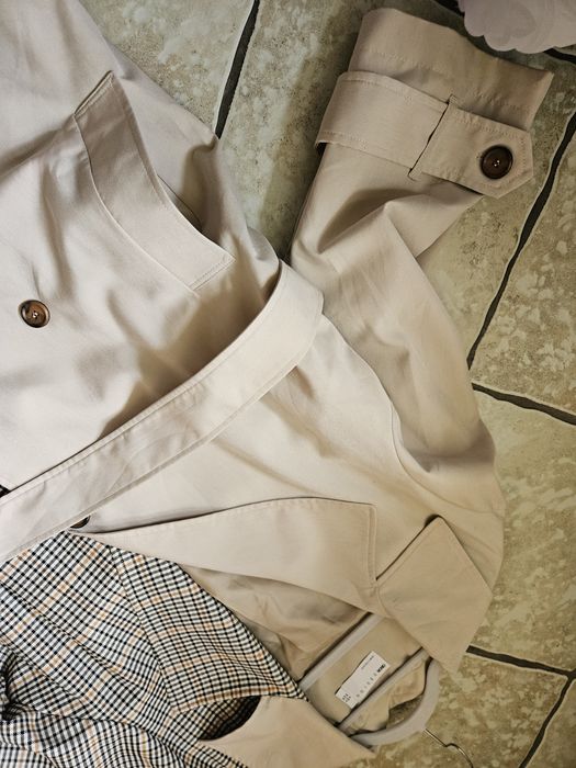 Płaszcz rozm. 42  beżowy z kratą , długi i nowy