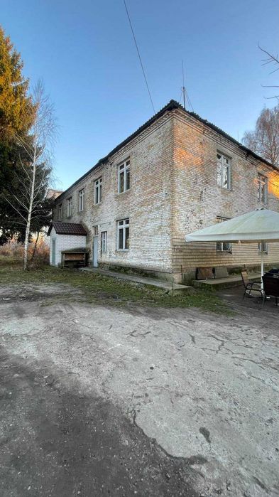 Офісне приміщення  площею 400 м² на  ділянці 30 соток в с. Плесецьке