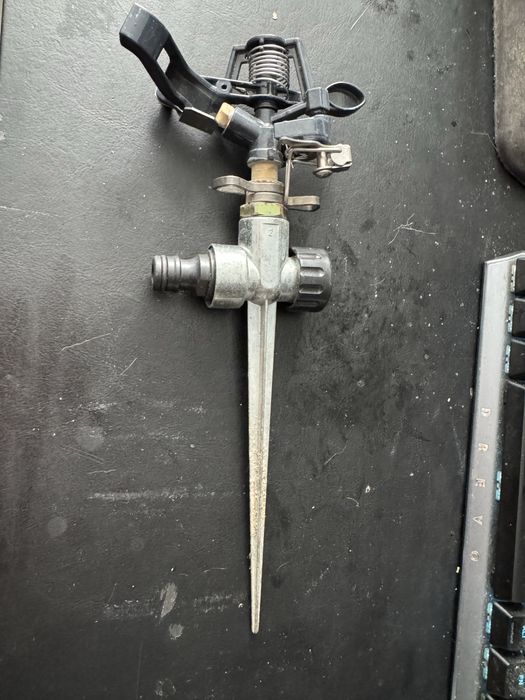 Zraszacz impulsowy metalowy