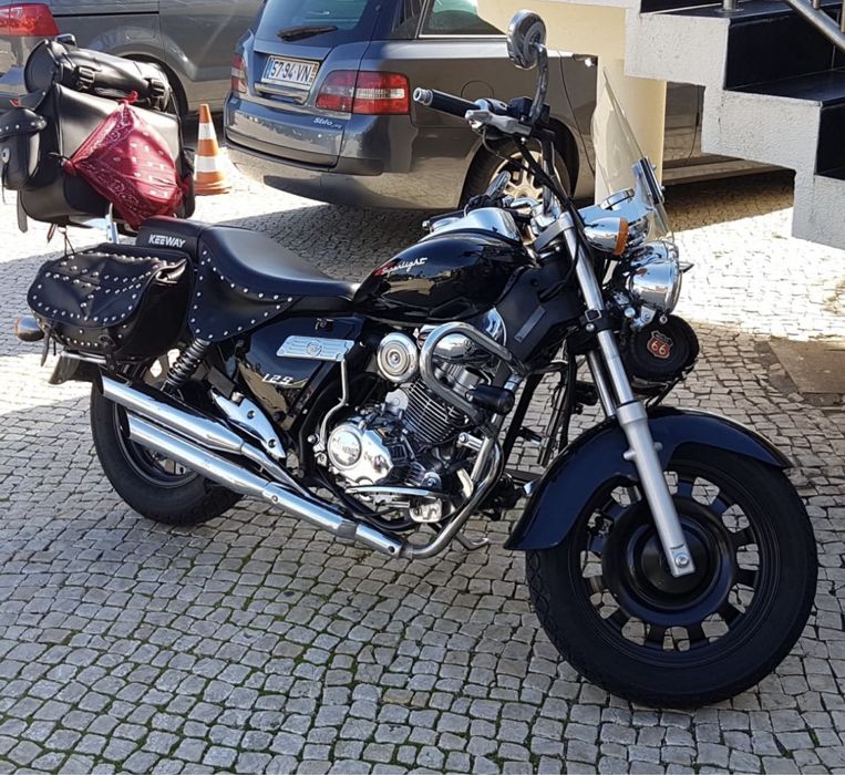 Moto keeway muito boa , moto muito bem conservada por ser de garagem
