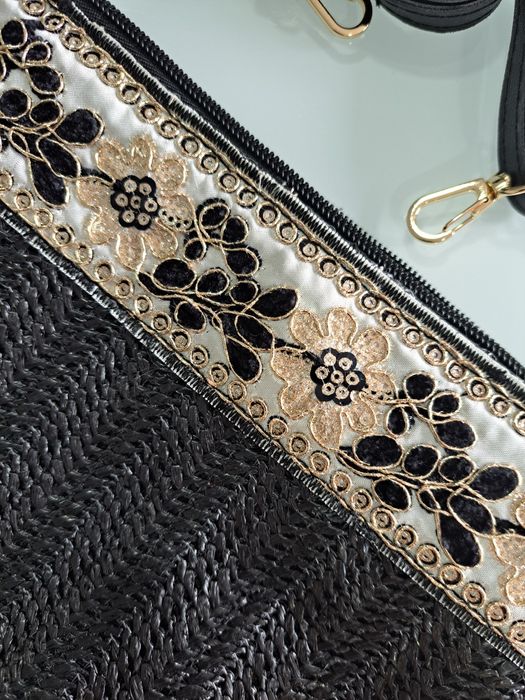 Mala super elegante preta e dourado