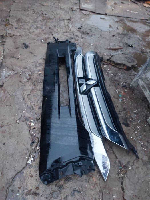 Фара Mitsubishi Outlander