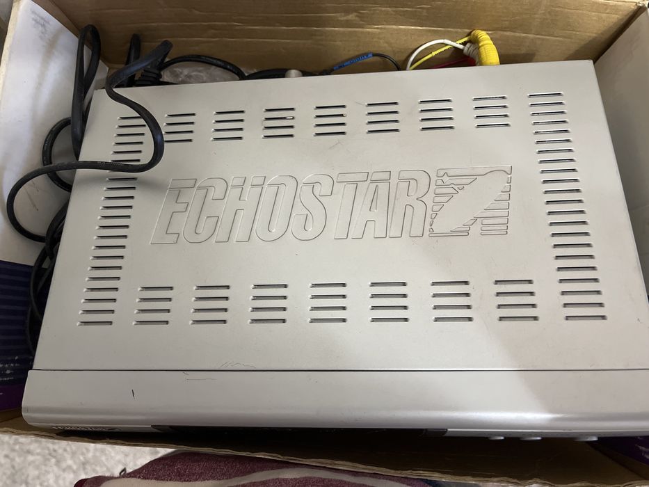 Тюнер , пульт «Echostar»— DSB -1220 FTA супутникове телебачення