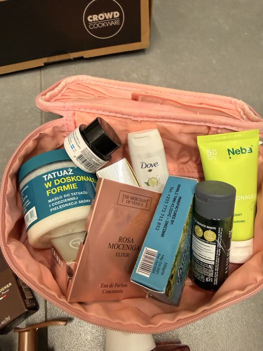 Szampon,  kremy, tampony