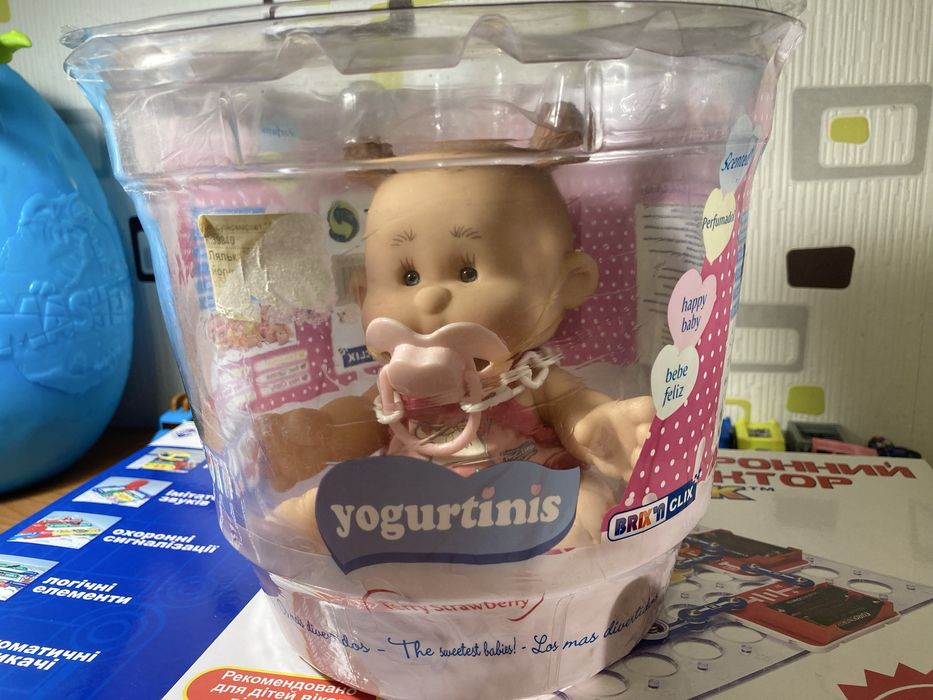 Іграшка лялька yogurtinis