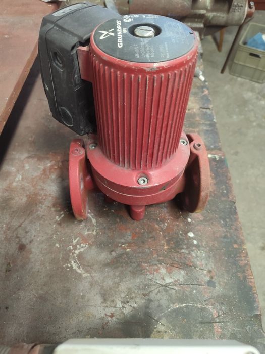 Pompa Grundfos DN32 wraz z zaworem trójdrożnym