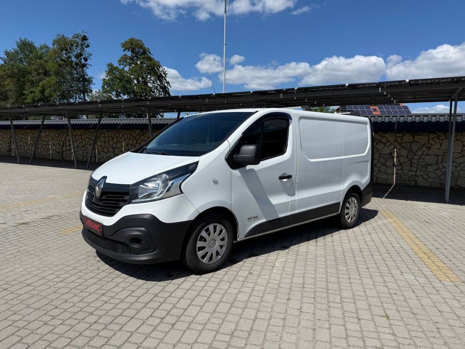 Оренда буса Renault Trafic у Львові. Прокат авто Львів