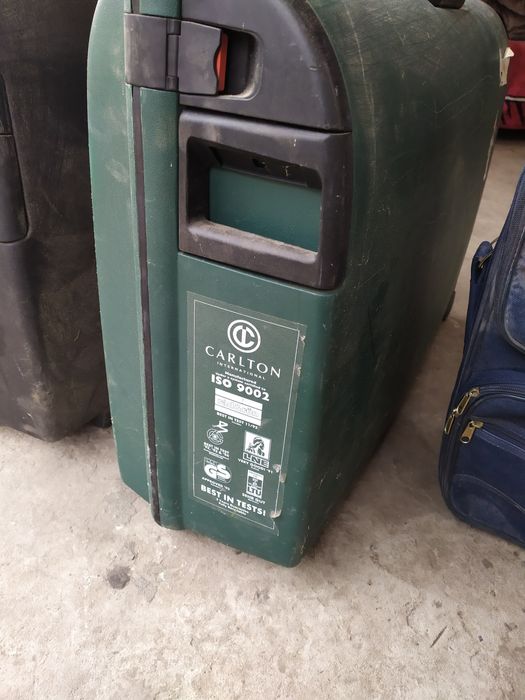 Чемодан ,валіза .