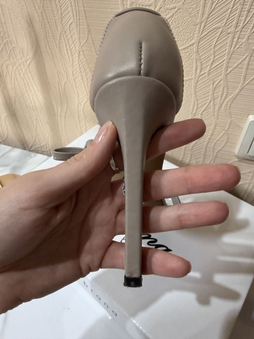 Босоніжки Nushina