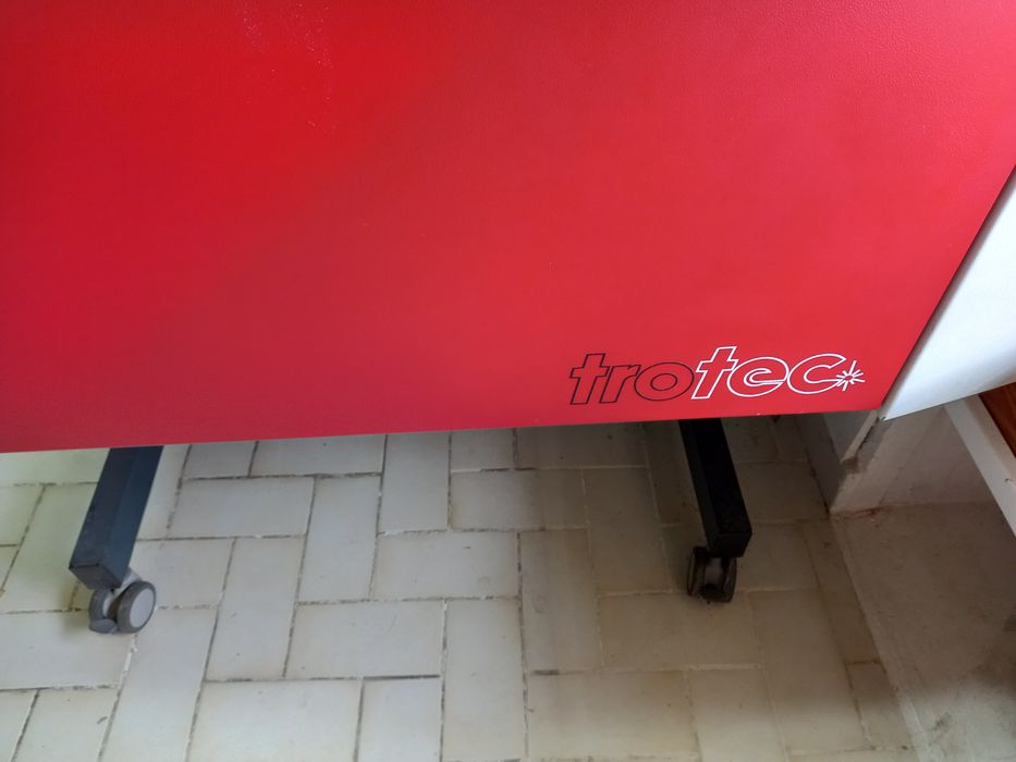 Maquina de corte e gravação a lazer