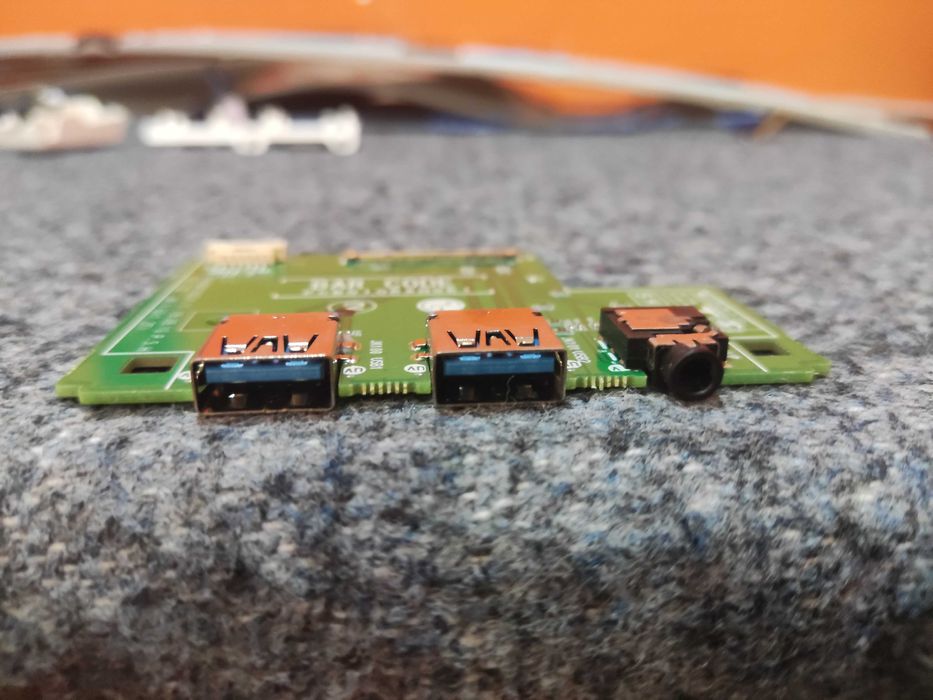 Placa Entrada USB/Áudio LG – Excelente Estado!