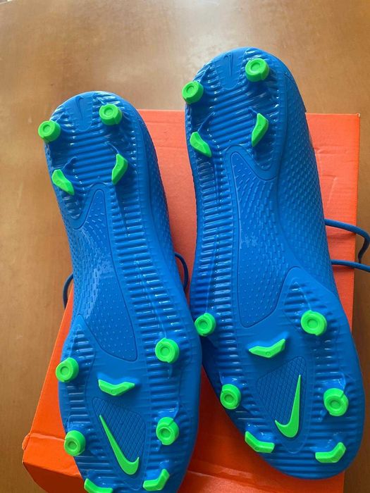 Chuteiras Nike Phantom novas