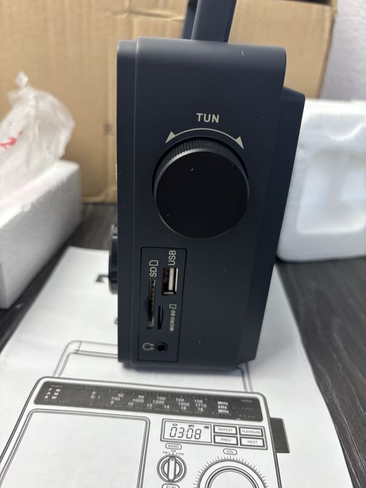 Портативне радіо Retekess TR618