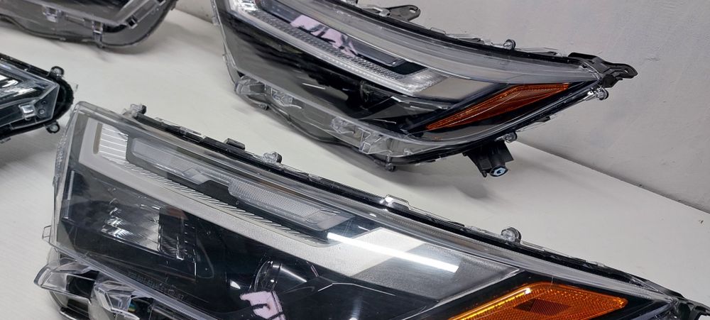 Toyota Rav4 2022 2023 фара левая правая фари ліва права оптика