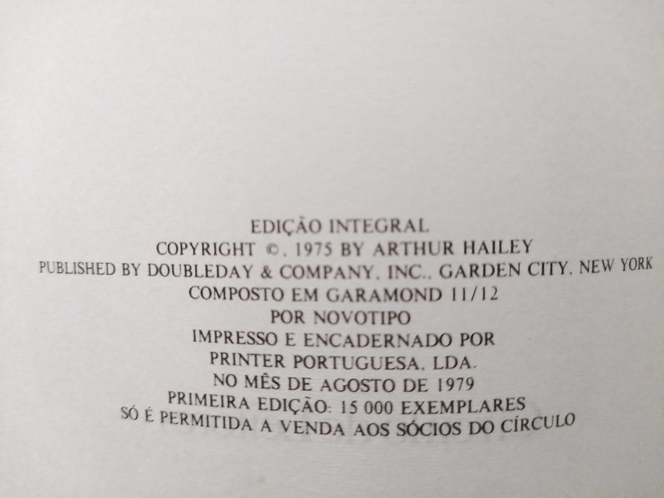 "Os Traficantes de Dinheiro", de Arthur Hailey