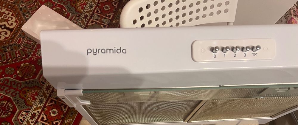 Вытяжка для кухні Pyramida WHK 60 WH