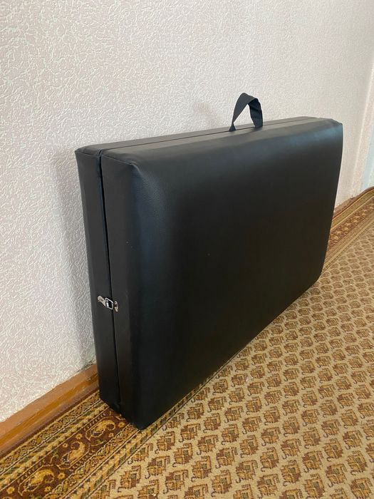 Кушетка, масажний стіл