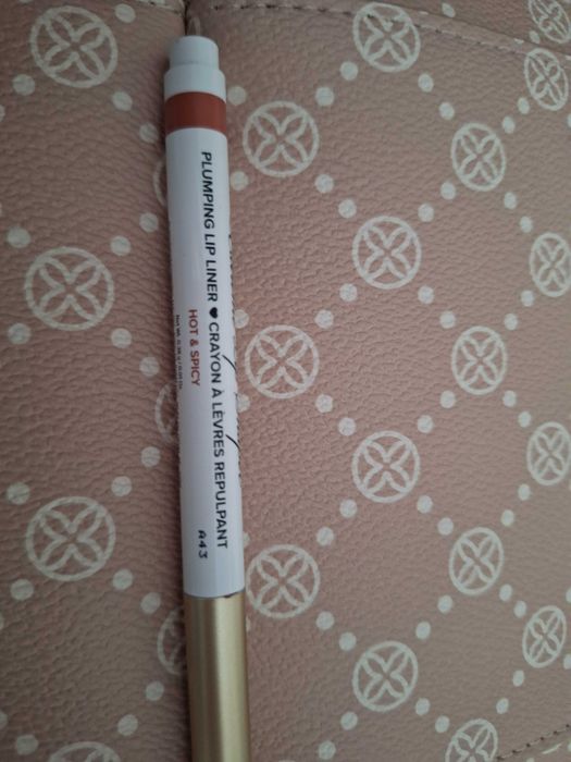 Too Faced Kredka do Ust (Konturówka / Lip Liner) Powiększająca Usta