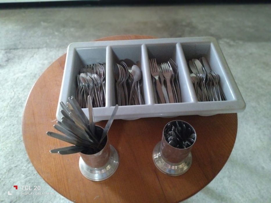 Tabuleiro Com Divisórias E Talheres