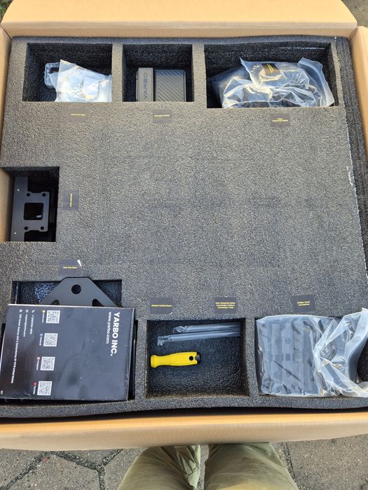 Robot koszący odśnieżający na gąsienica Nawigacja GPS RTK 25000 m2