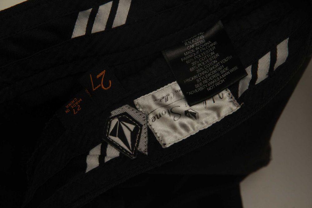 Volcom рр 27 шорты из износоустойчивого сукна