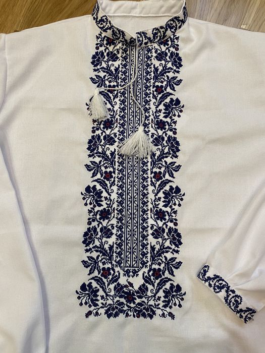 пара вишиванок, вишиванки парні , чоловіча і жіноча вишиванка