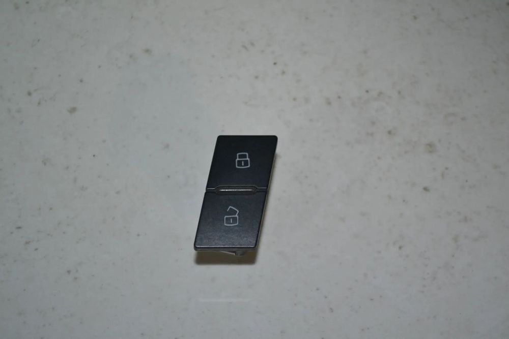 AUDI A3 8P PRZYCISK PRZEŁĄCZNIK CENTRALNEGO ZAMKA 8P1962107E ORYGINAŁ