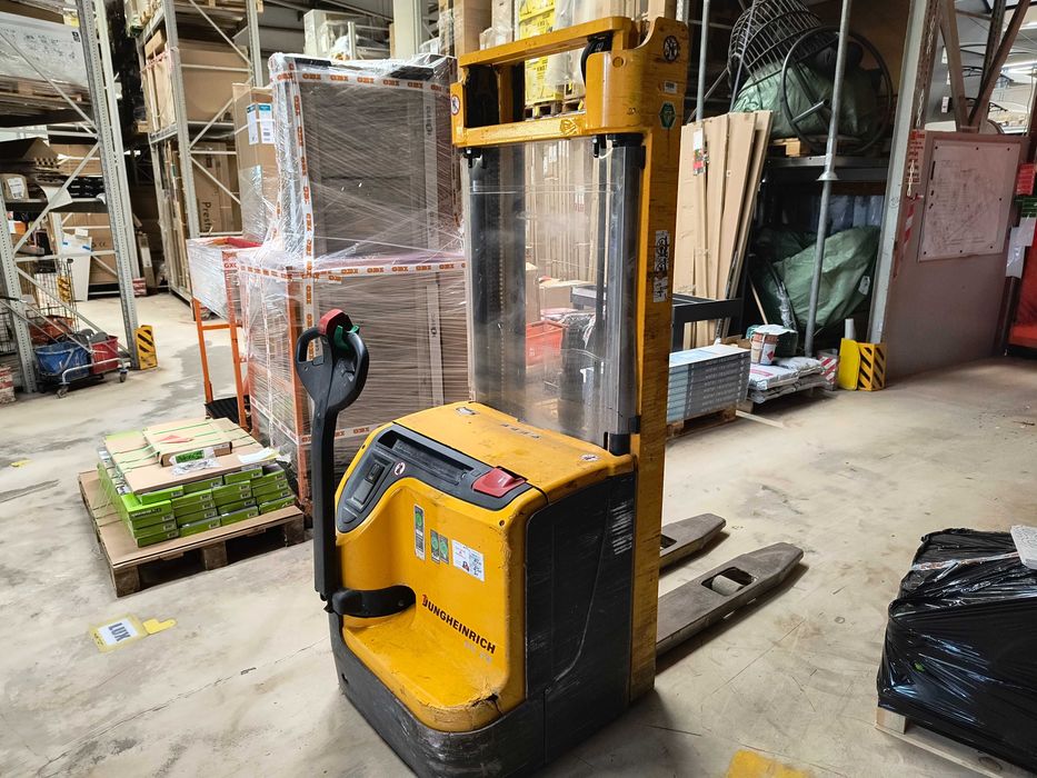 Akumulatorowy wózek paletowy Jungheinrich EJC216